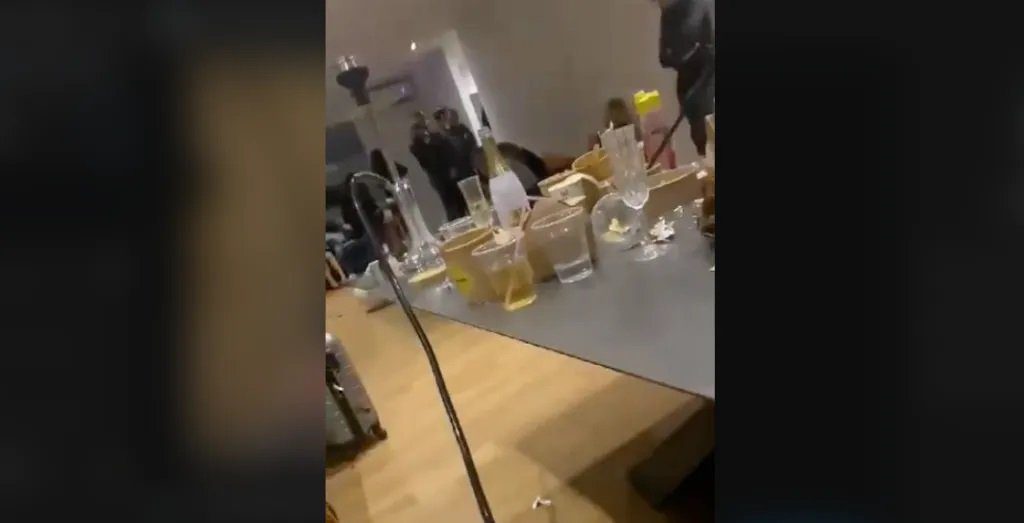 Η στιγμή του “ντου” της αστυνομίας στο κορωνο-πάρτι της Λ. Συγγρού (vid)