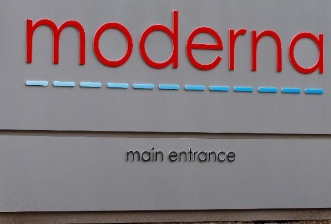 Η Moderna ισχυρίζεται ότι το εμβόλιό της παρέχει ανοσία τουλάχιστον για έναν χρόνο