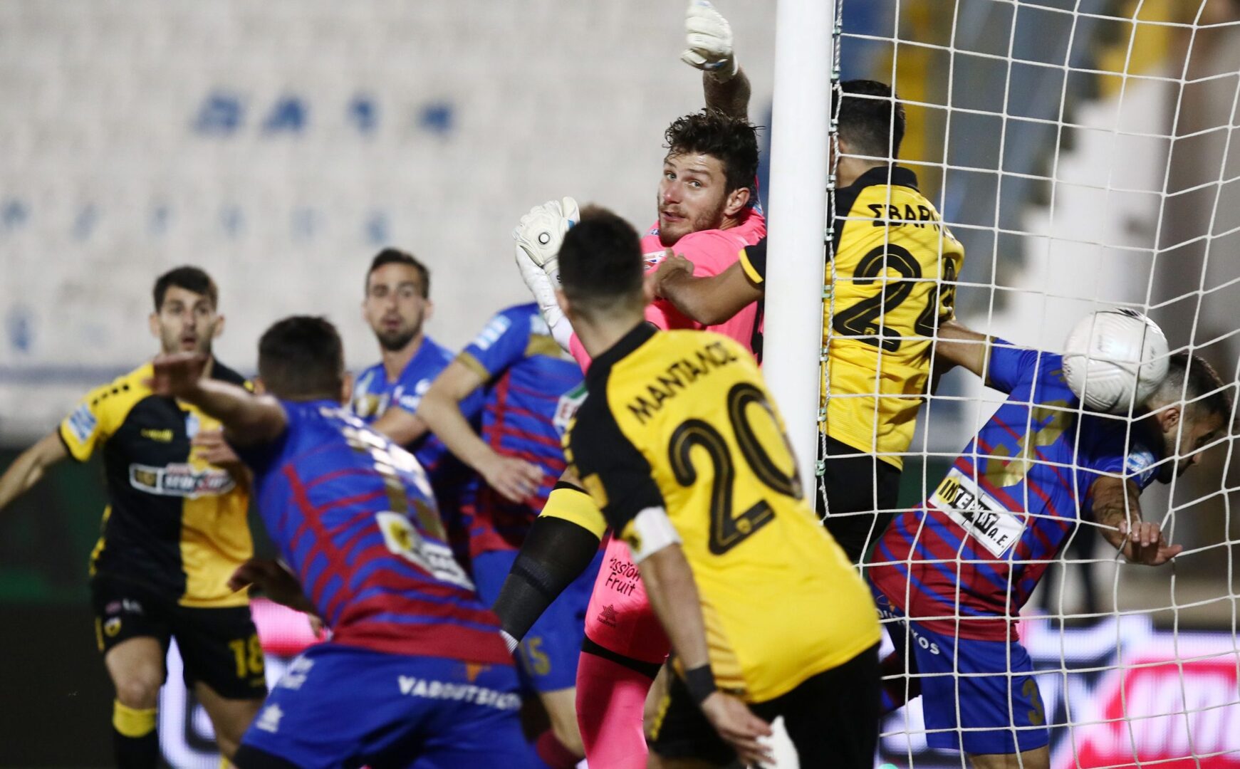 Η γκολάρα του Τάνκοβιτς με απευθείας εκτέλεση κόρνερ (vid)