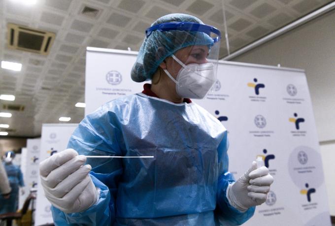 Κορωνοϊός στην Ελλάδα: 62 θάνατοι και 558 διασωληνωμένοι – 639 νέα κρούσματα