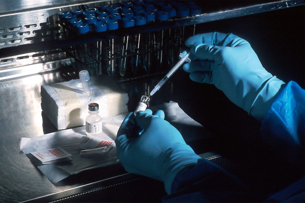 Βρετανικός ΕΟΦ: Μην κάνετε το εμβόλιο της Pfizer αν είστε αλλεργικοί