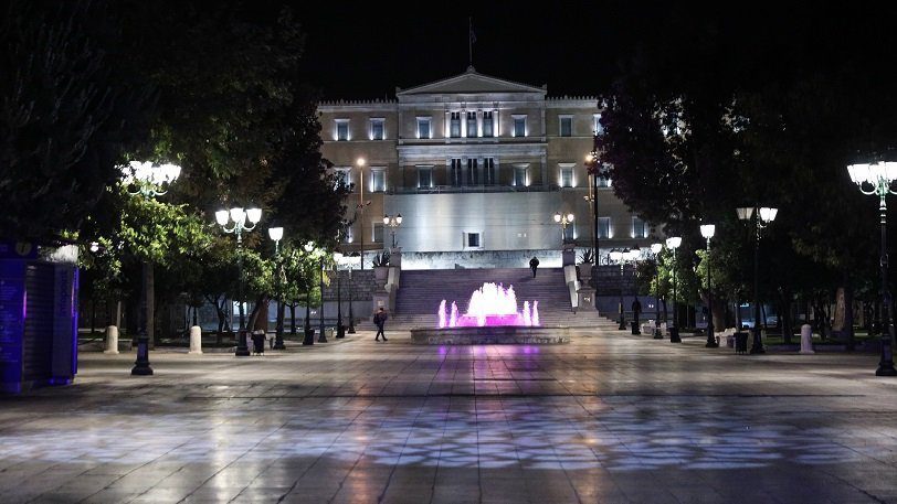 Χριστούγεννα και Πρωτοχρονιά θα υπάρχει αλλαγή στην βραδινή απαγόρευση της κυκλοφορίας