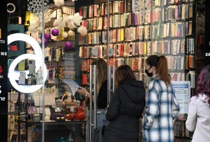 Click away: Πότε χτυπάει ο «συναγερμός» για την αναστολή του