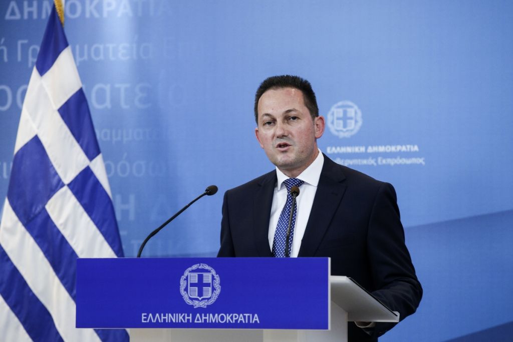 Κάθετος ο Πέτσας για παράταση στο ωράριο κυκλοφορίας τα Χριστούγεννα