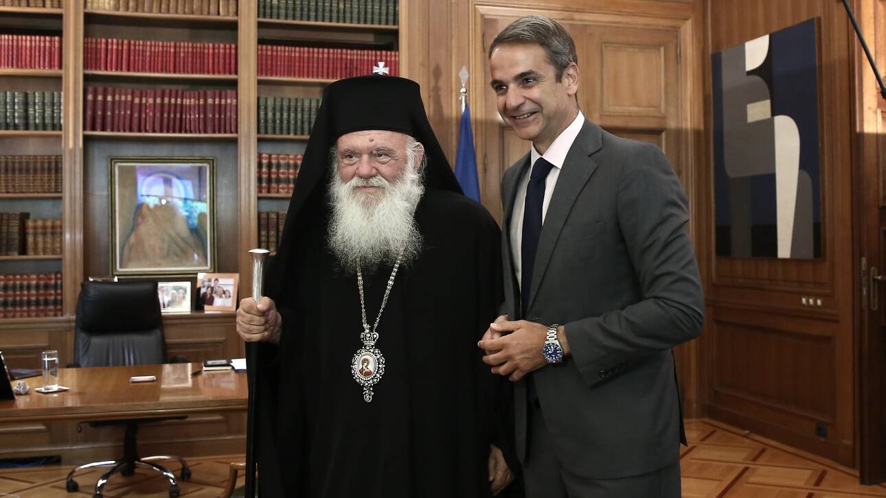 Επικοινωνία Μητσοτάκη-Ιερώνυμου για το άνοιγμα των εκκλησιών τα Χριστούγεννα
