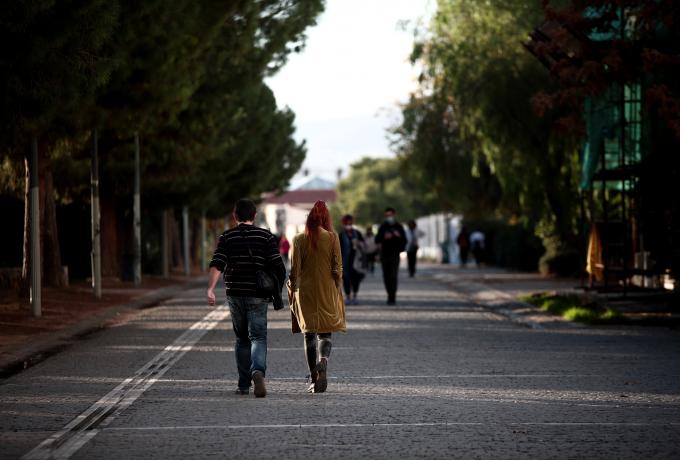 «Έσπασε» το φράγμα των 3000 θανάτων η Ελλάδα – 600 διασωληνωμένοι, 904 κρούσματα