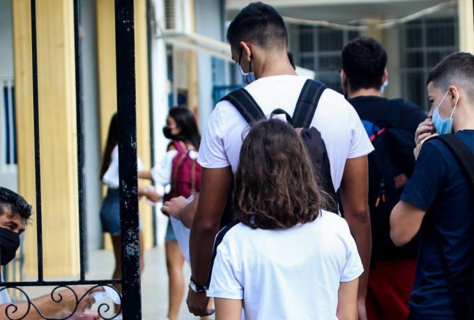 Άνοιγμα σχολείων με τεστ για κορωνοϊό εισηγείται η επιτροπή