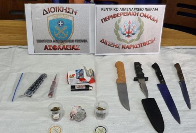 Δύο συλλήψεις στο λιμάνι του Πειραιά για ναρκωτικά, όπλα και απόπειρα ανθρωποκτονίας