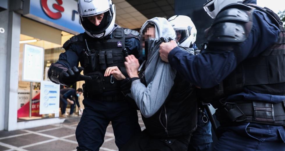 Συγκέντρωση συμπαράστασης Κουφοντίνα: Ενταση και δακρυγόνα στο κέντρο της Αθήνας