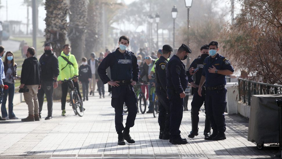 Απαγόρευση συναθροίσεων άνω των 100 ατόμων