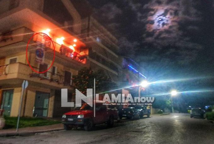 Επικό πανό σε μπαλκόνι στη Λαμία: «Δεν ρουφιανεύουμε τους γείτονες» (pics)