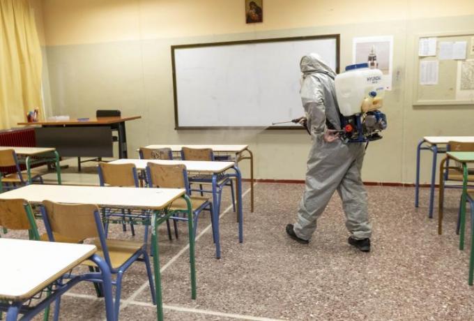 Άνοιγμα σχολείων: Πώς επιστρέφουν στα θρανία από Δευτέρα οι μαθητές