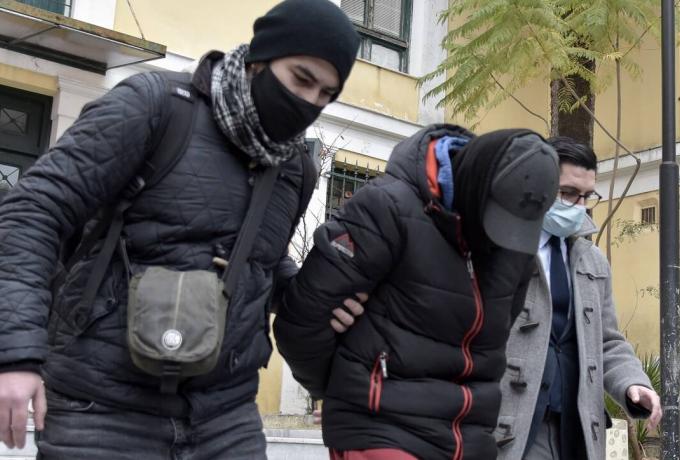 Ξυλοδαρμός σταθμάρχη μετρό: Ποινική δίωξη για κακούργημα στους δύο ανήλικους