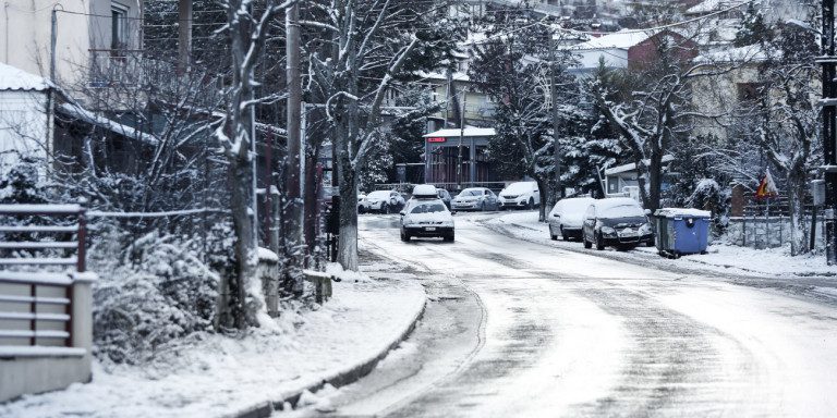 Κακοκαιρία «Λέανδρος» -Βόρεια Ελλάδα: Πού υπάρχει παγετός, πού είναι απαραίτητες οι αλυσίδες