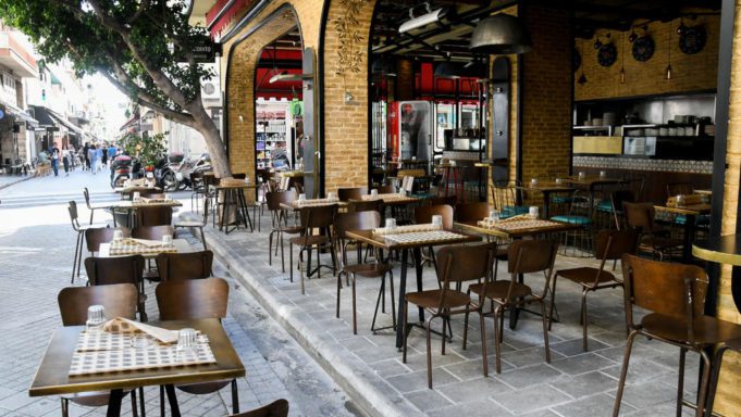 Προς άνοιγμα τα καφέ και τα εστιατόρια, η πιθανή ημερομηνία
