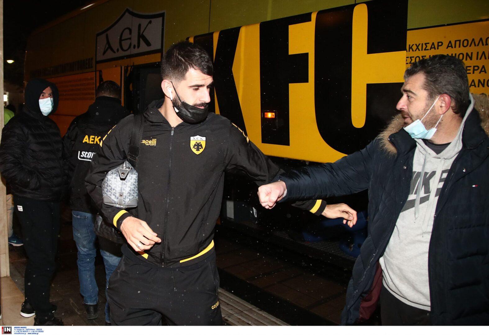 Η άφιξη της ΑΕΚ στην Λάρισα (pics)
