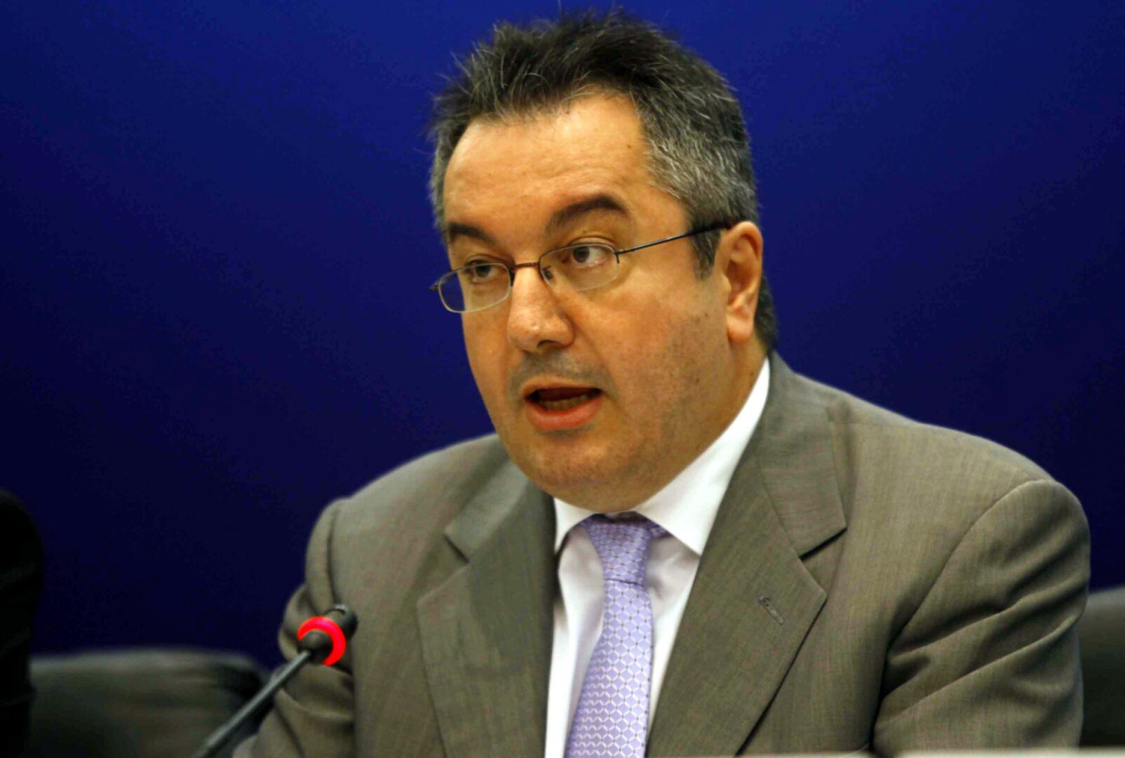Μόσιαλος: “Υπάρχει ενδεχόμενο να χρειαστεί τρίτη δόση εμβολίου για τις μεταλλάξεις”