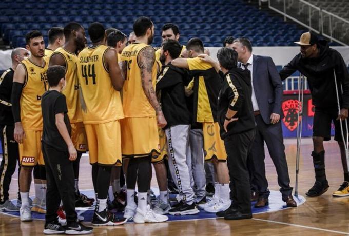Νέα ατυχία: Θετικός στον κορωνοϊό παίκτης της ΑΕΚ