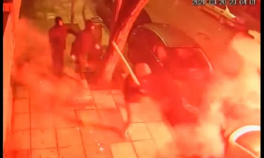 Βίντεο από τις συμπλοκές οπαδών του Άρη και του ΠΑΟΚ στο Χαριλάου (vid)