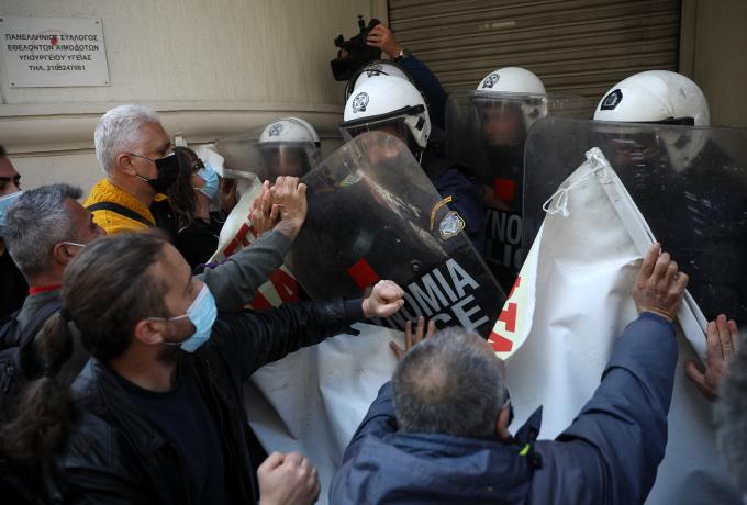 Υπουργείο Υγείας: Ένταση σε συγκέντρωση εργαζομένων στα νοσοκομεία