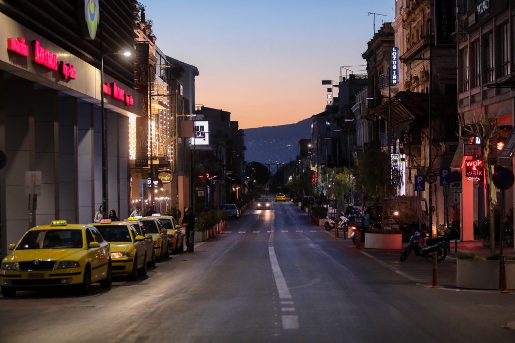 Lockdown: Απαγόρευση κυκλοφορίας σε όλη την Ελλάδα εξετάζει η κυβέρνηση