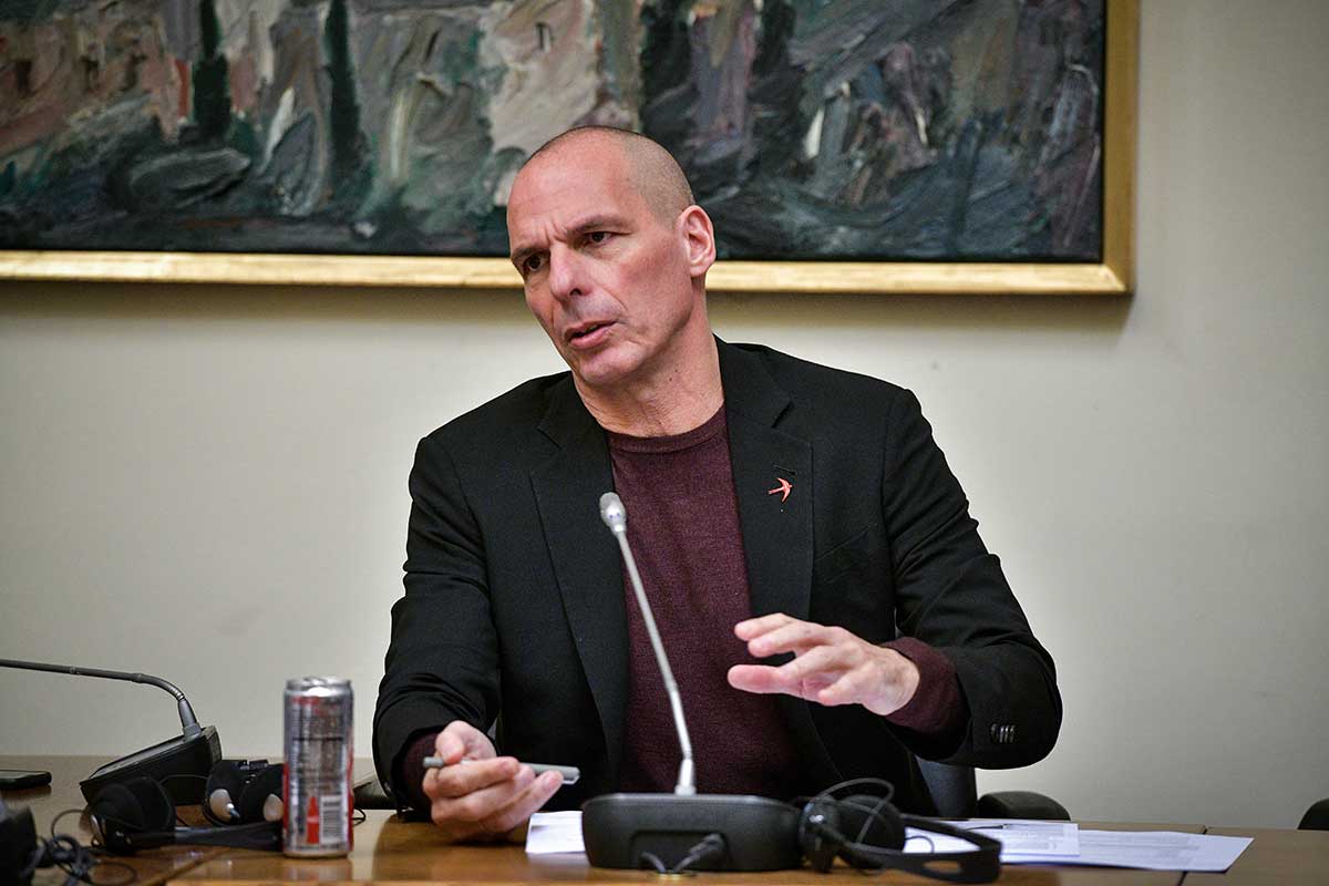 «Επίθεση» με angry reactions «Ινδών» χρηστών του fb στον Γιάνη Βαρουφάκη (pic)