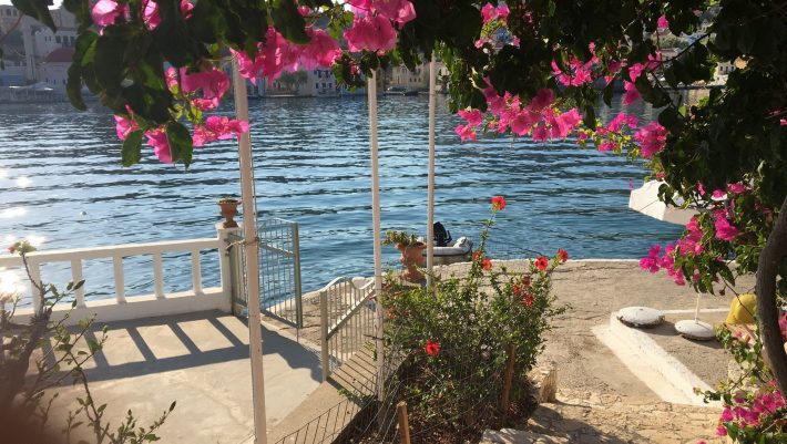 Εμβολιάστηκε το 100% των κατοίκων: Το πρώτο ελληνικό νησί με covid free σφραγίδα που φέτος θα γίνει ο νο1 προορισμός