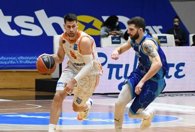 Λούντζης: «Διακυβεύεται η τρίτη θέση»