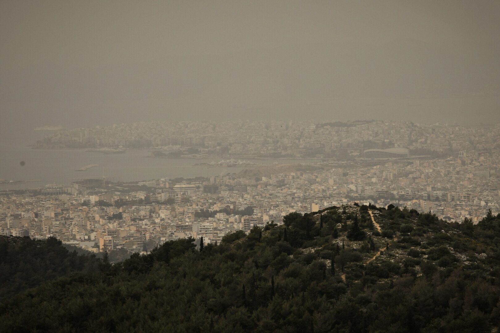 Καιρός Πρωτομαγιά: Λασποβροχές, αφρικανική σκόνη και νεφώσεις