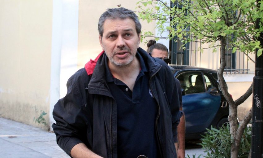 Καταζητείται ο Στέφανος Χίος για το σημερινό πρωτοσέλιδο της εφημερίδας «Μακελειό» για τον Καραϊβάζ