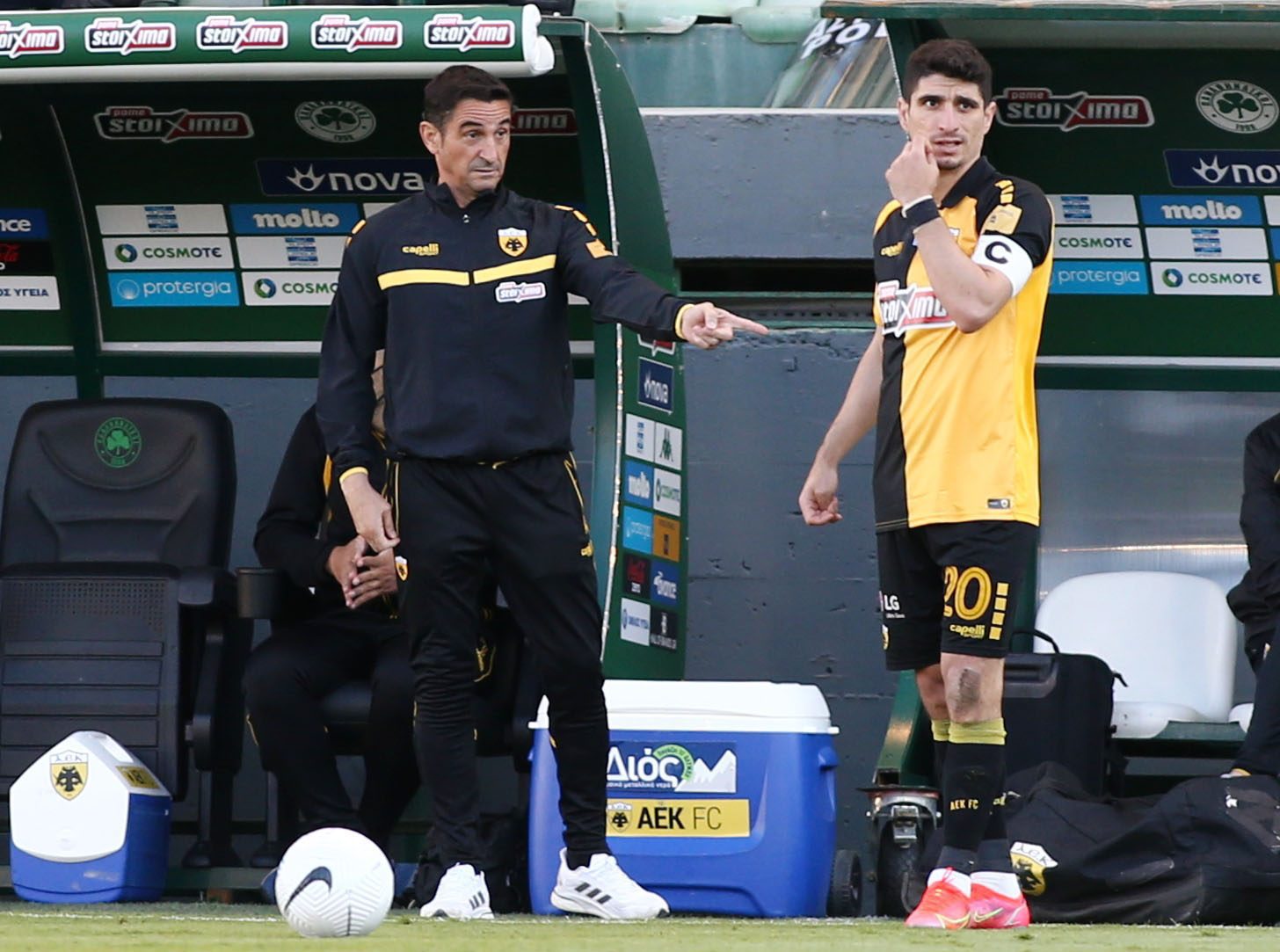 Μάνταλος: “Θέλω να μείνει ο Χιμένεθ στην ΑΕΚ”