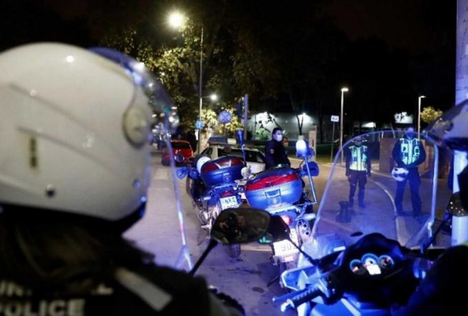 Καστρίτσι Αχαΐας: Πέταξαν πέτρες και ξύλα σε αστυνομικούς που τους «διέκοψαν» το γλέντι