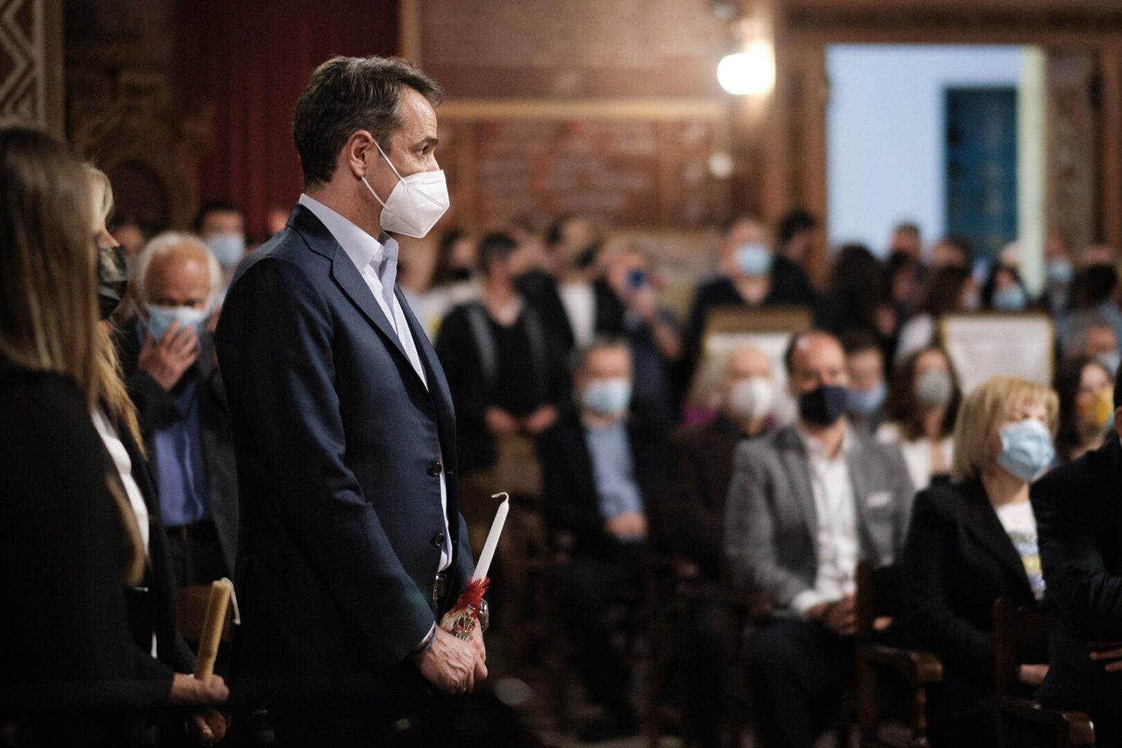 Μητσοτάκης: “Το Θείο Φως γίνεται ήλιος αισιοδοξίας για την έξοδο από την παγκόσμια περιπέτεια της πανδημίας”