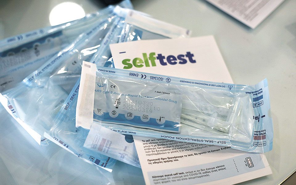 Covid 19: Self tests από φούρνους και βενζινάδικα
