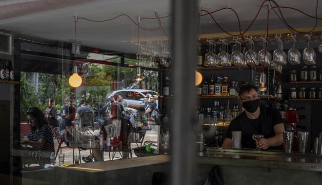 Άρση μέτρων: Τι ισχύει από σήμερα – Μουσική σε μαγαζιά και επέκταση ωραρίου