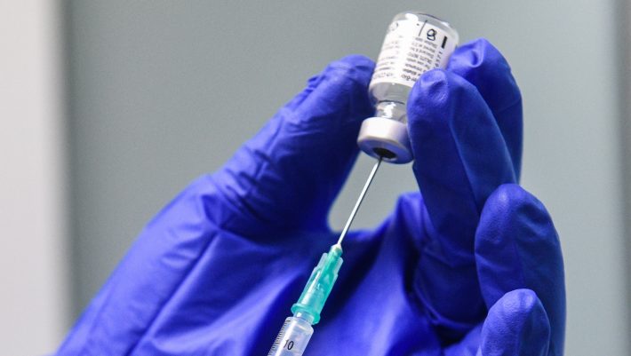Μετάλλαξη Δέλτα: Αυτό είναι το πιο αποτελεσματικό εμβόλιο στο στέλεχος που απειλεί την Ελλάδα
