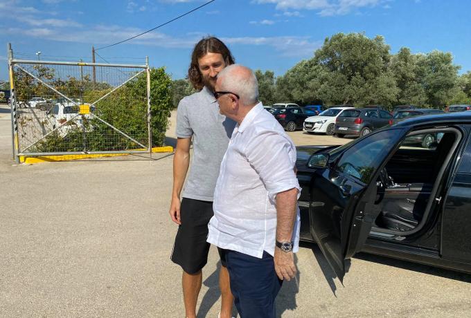 Στα Σπάτα για την «πρώτη» της ΑΕΚ ο Μελισσανίδης – Αποχαιρετισμός σε Τσιγκρίνσκι