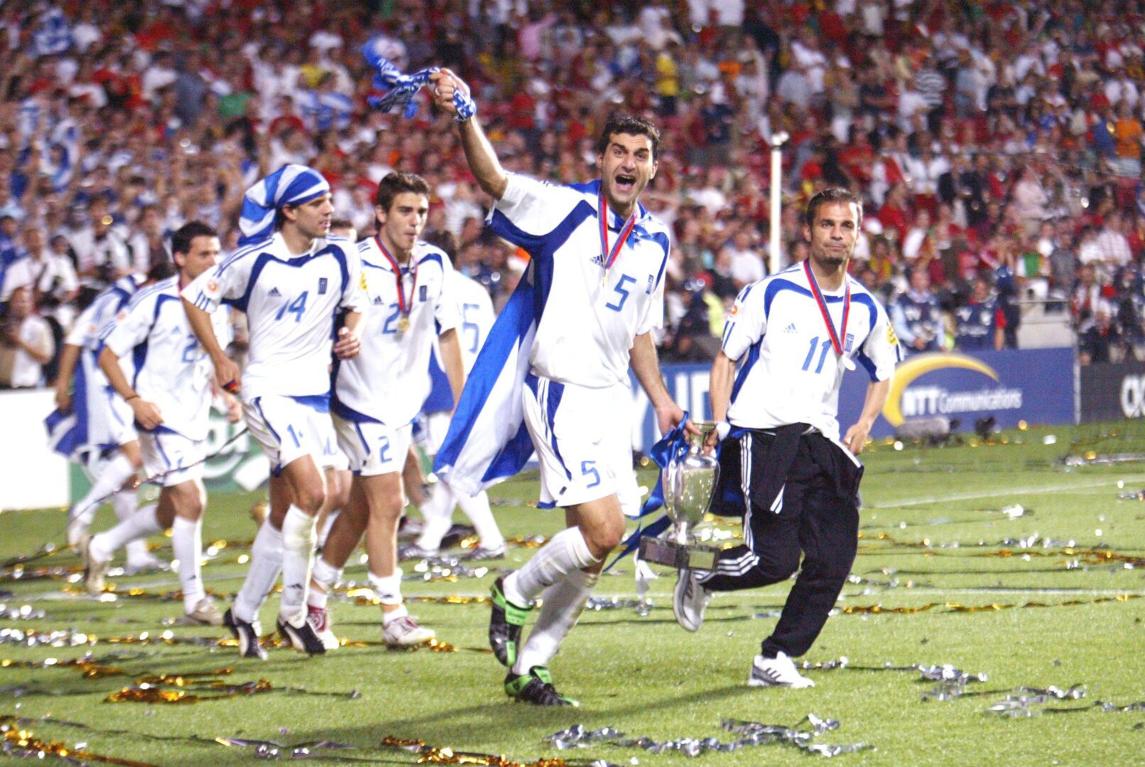 ΠΑΕ ΑΕΚ για το έπος του 2004: “17 χρόνια από τη νύχτα που δεν θα ξεχάσουμε ποτέ”