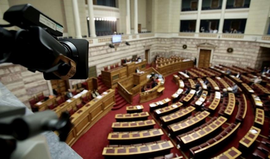 Υποχρεωτικός εμβολιασμός: Κατατίθεται άμεσα η ρύθμιση στη Βουλή – Τι θα περιλαμβάνει