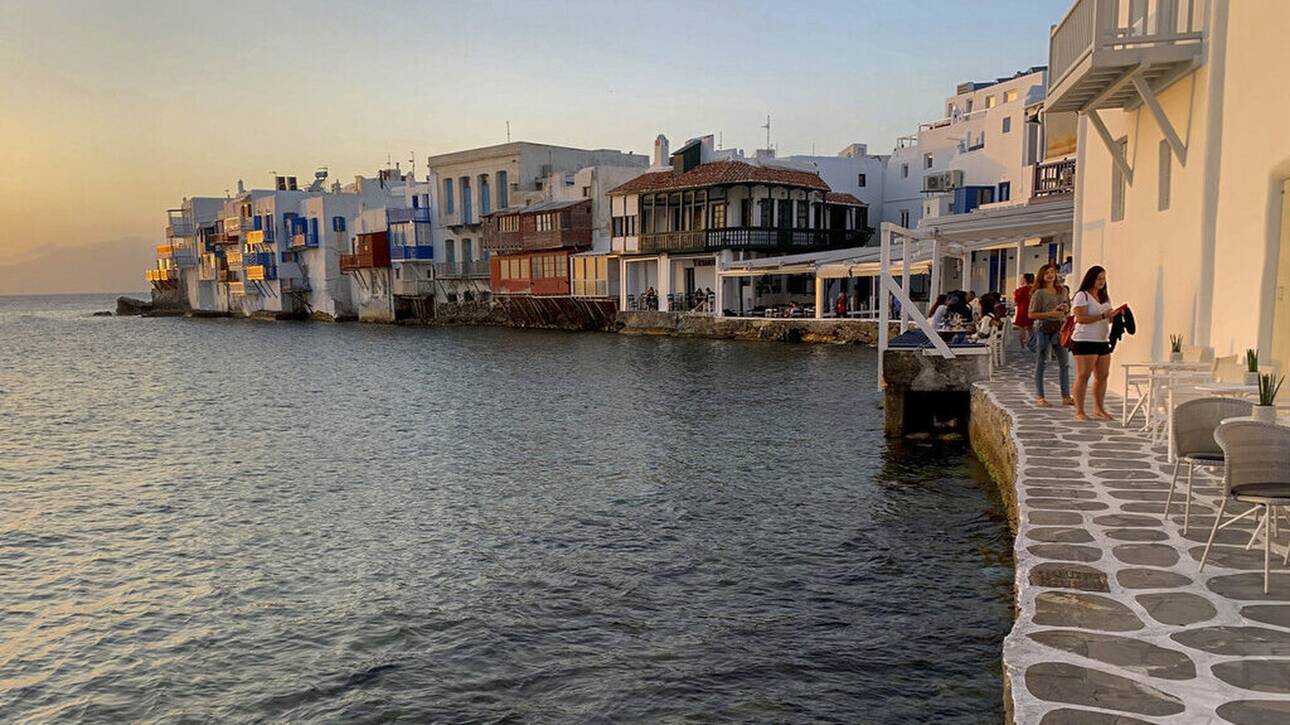 Τέλος τα περιοριστικά μέτρα στη Μύκονο – Ποια νησιά προβληματίζουν