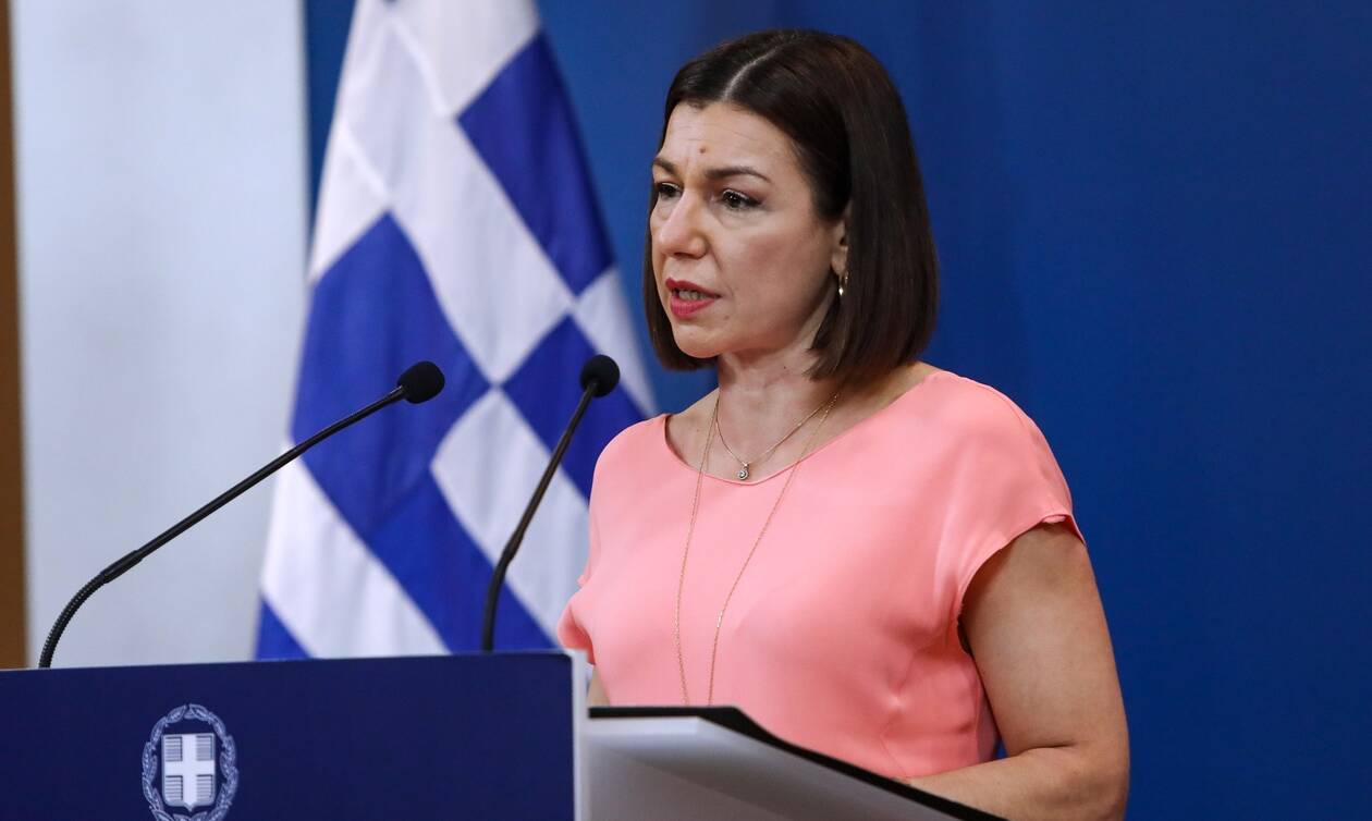 Πελώνη: Την επόμενη εβδομάδα οι αποφάσεις για υποχρεωτικό εμβολιασμό και εστίαση