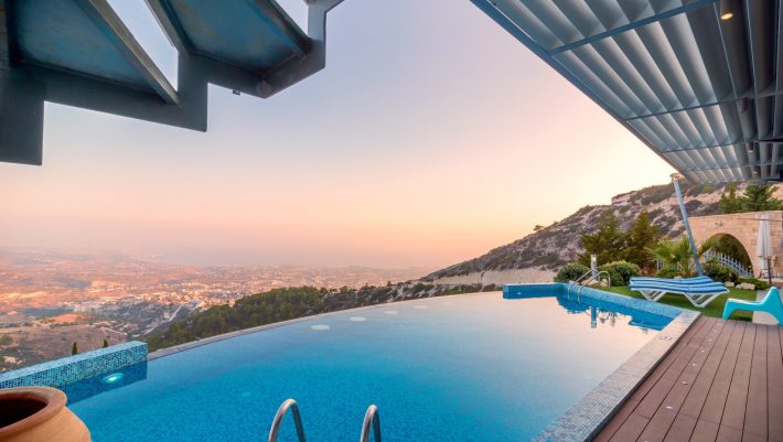 Κέρδος έως 12.000 τον μήνα: Το νέο Airbnb δίνει αυτό που κάθε Έλληνας ονειρεύεται στις διακοπές του