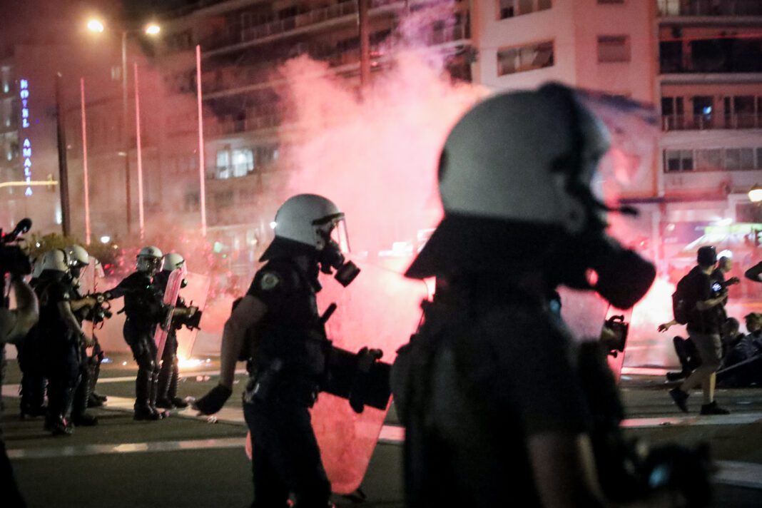 Σύνταγμα: Επεισόδια στη συγκέντρωση των αντιεμβολιαστών