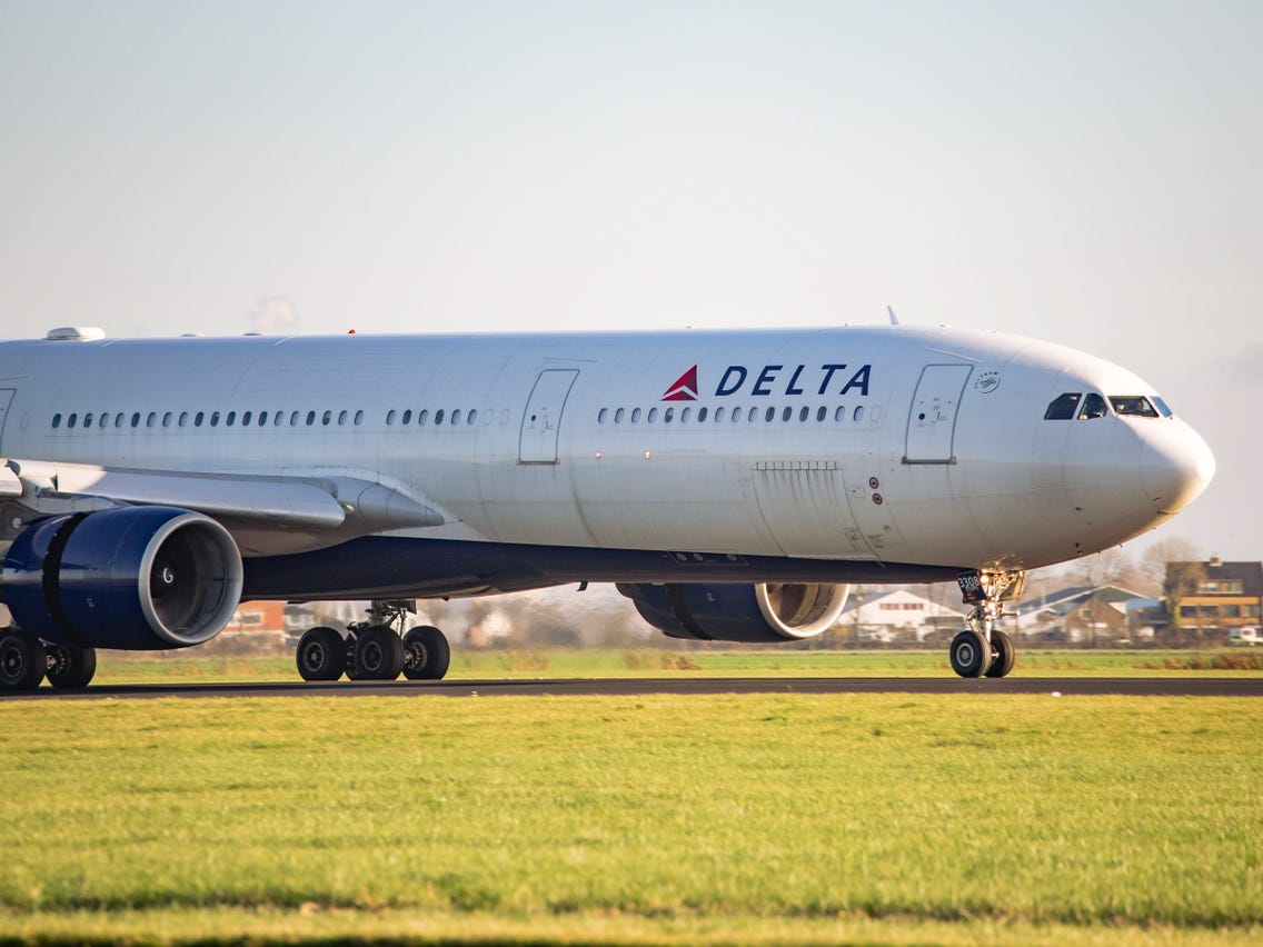 ΗΠΑ: Θα προσλαμβάνει μόνο εμβολιασμένους η Delta Air Lines