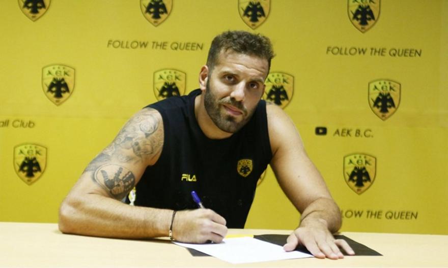 Η ΑΕΚ παίζει στην Πάτρα και ο Νίκος Παππάς βγάζει story στην Λεωφόρο (pic)