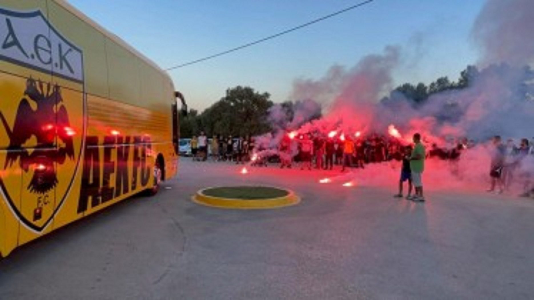 Τόνωσαν ψυχολογικά τους παίκτες οι οπαδοί στα Σπάτα! (vid)