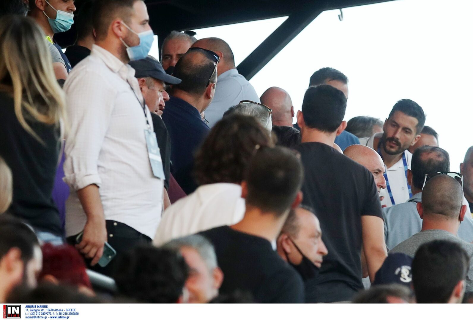 Την έπεσαν στον Κονέ στα επίσημα επειδή… πανηγύρισε το γκολ του Τσούμπερ!(ΦΩΤΟ)