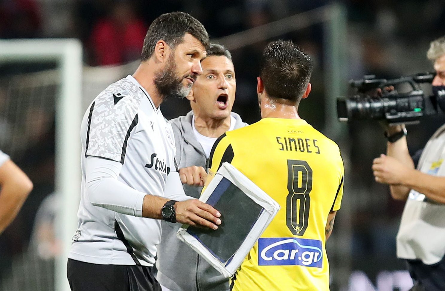 Έντονο διάλογο είχαν Σιμόες και Λουτσέσκου! (pics)