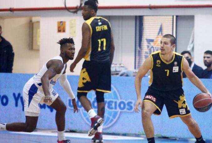 Φλιώνης: «Κρατάμε μόνο τη νίκη και συνεχίζουμε»