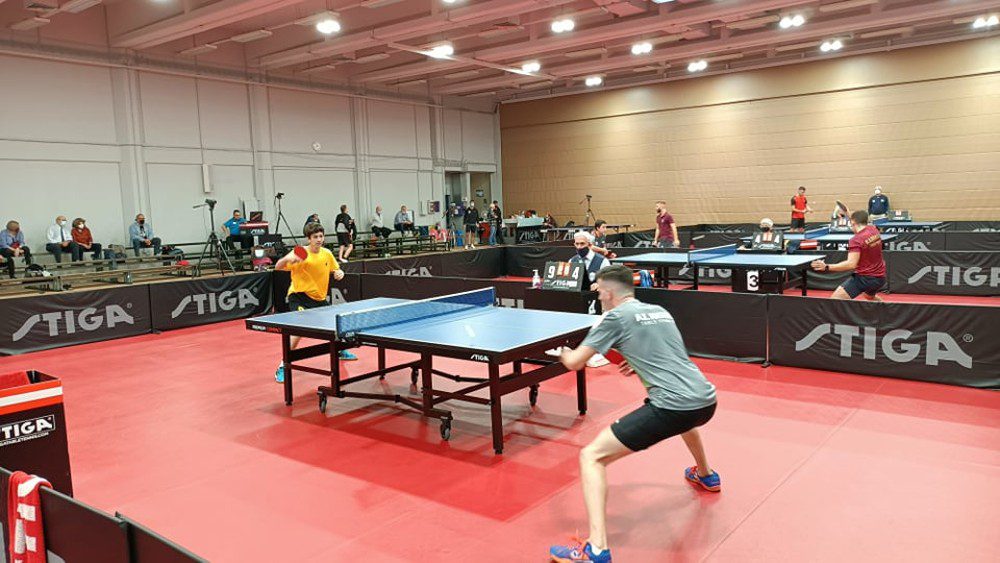 Επιτραπέζια Αντισφαίριση: Γεμάτο Σαββατοκύριακο για Άνδρες και Γυναίκες